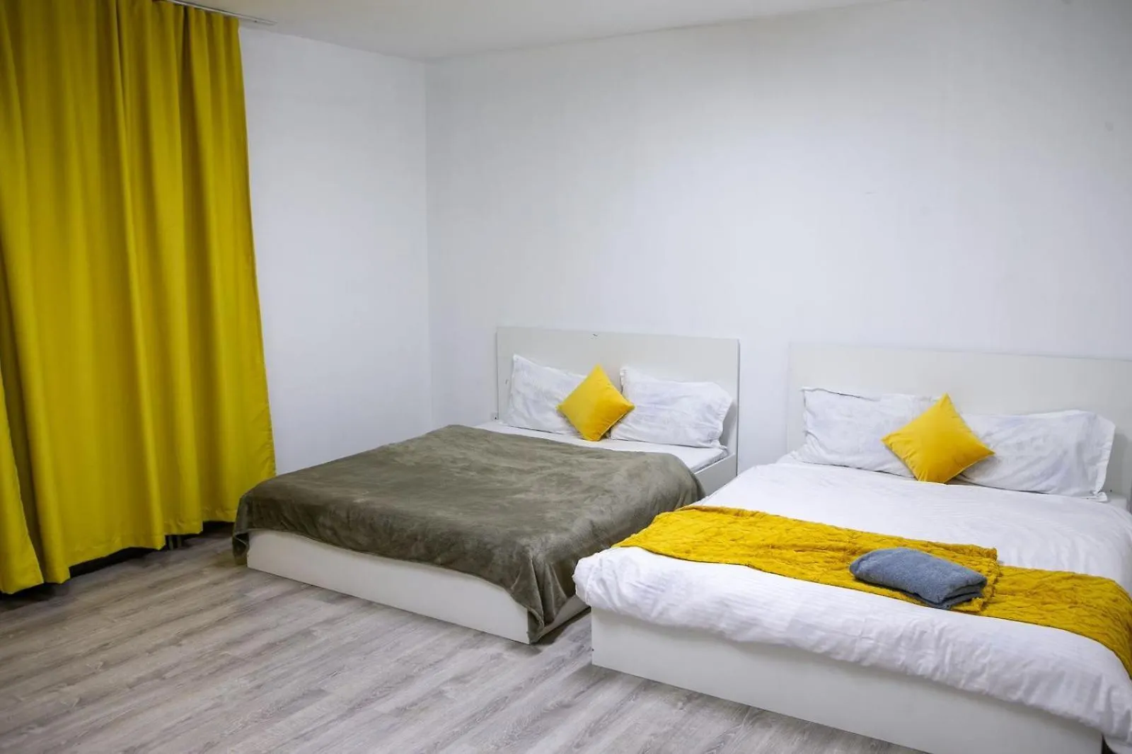 Apartment Квартира 4-Комнатная На 15-18 Человек 101 Almaty