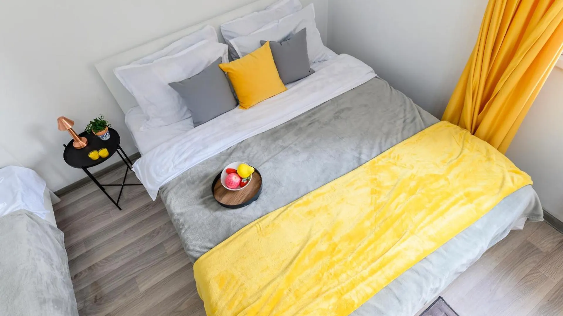 Apartment Квартира 4-Комнатная На 15-18 Человек 101 Almaty