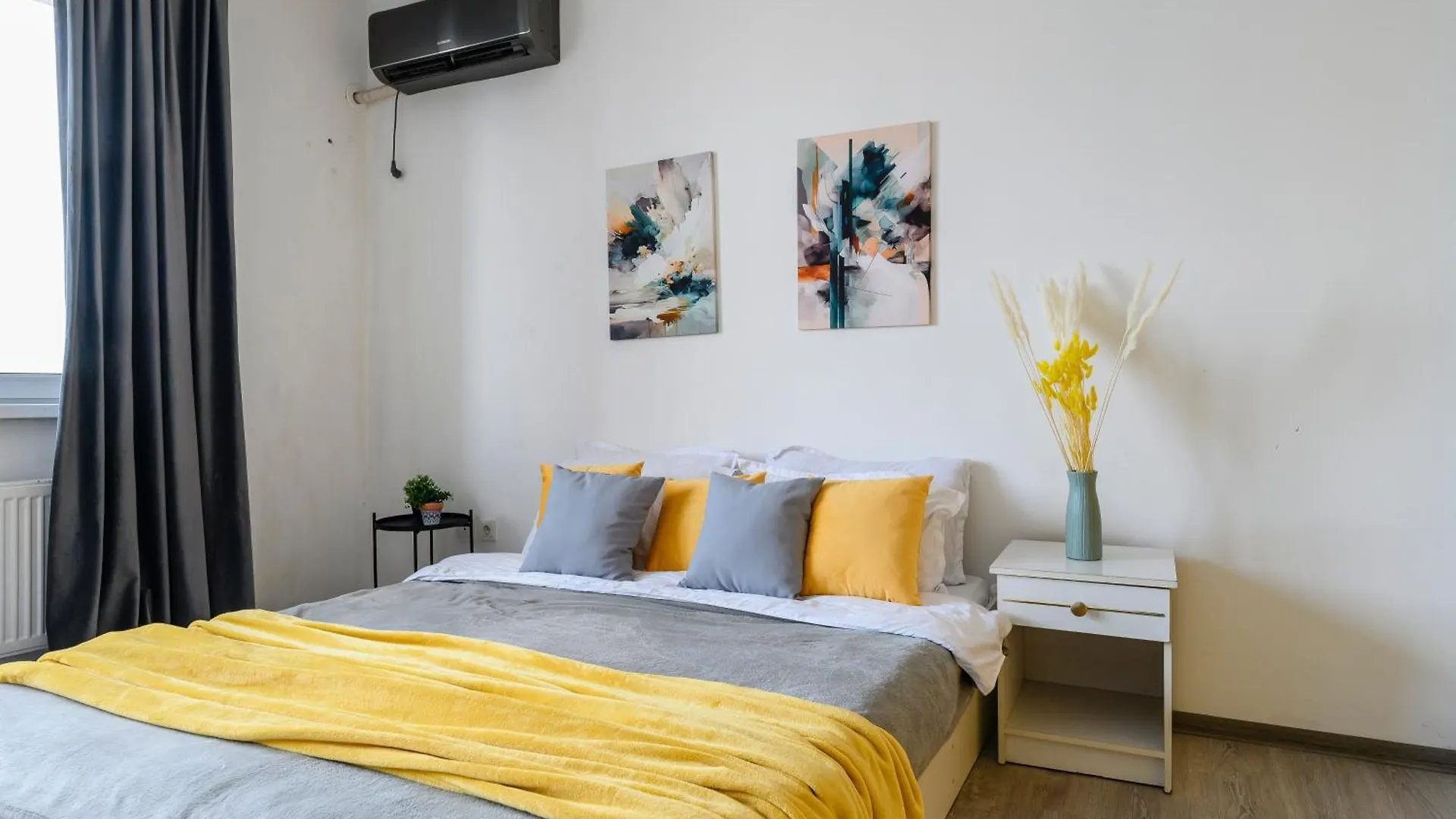Apartment Квартира 4-Комнатная На 15-18 Человек 101 Almaty Kazakhstan